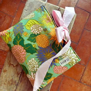 Funda para libro, funda floral, funda para lector de libros, regalo para amantes de los libros, funda para Kindle, funda para Kobo, accesorios para libros para el Día de la Madre, lazo coqueto.
