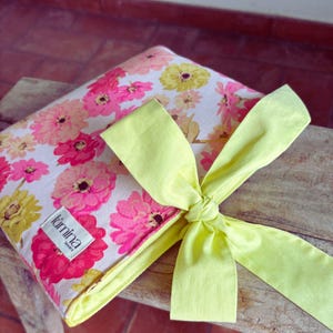 Funda para libro, suave funda floral, bonita funda para lector de libros, regalo para ella, funda para Kindle, bolso Kobo con lazo, accesorio para libros para el Día de la Madre
