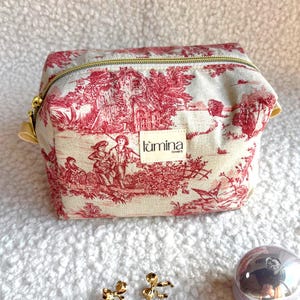 Ręcznie robiona kosmetyczka Toile de Jouy: elegancki bawełniany organizer na kosmetyki