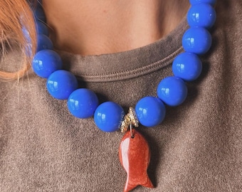 Collana di perline blu fatta a mano - Ciondolo a forma di pesce in pietra rossa, gioielli boho