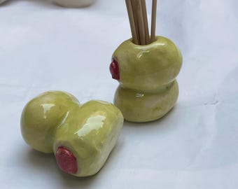 Palillero de cerámica hecho a mano con forma de aceituna / Decoración única para la cocina / Cerámica con divertido diseño de aceituna / Regalo de cerámica original - Regalo para dama de honor italiana