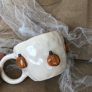 Handgjord pumpa keramikmugg, keramisk Halloweenmugg, söt höstkaffekopp, höstkeramikmugg, keramisk mugg med pumpa - Halloweenpresent