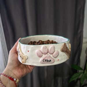 Handmade Ceramic Dog Bowl – Personalized Pet Food Dish – Custom Name Dog Bowl – Medium Capacity – Cute & Unique Gift for Dog Lovers