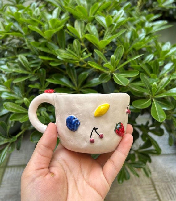 手作り陶器　小粋な色柄カップ 3個セット t.u 29ハンドメイド カラフルなフルーツデザインの手作り陶器マグカップ、ユニークな陶器
