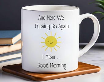 Taza de cerámica divertida con "Buenos días", taza de café sarcástica, "Aquí vamos otra vez", regalo humorístico para la oficina, taza de té con cita sarcástica, regalo para padres