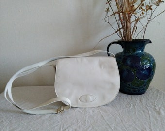 BALLY. White leather crossbody bag. Reasonable condition.