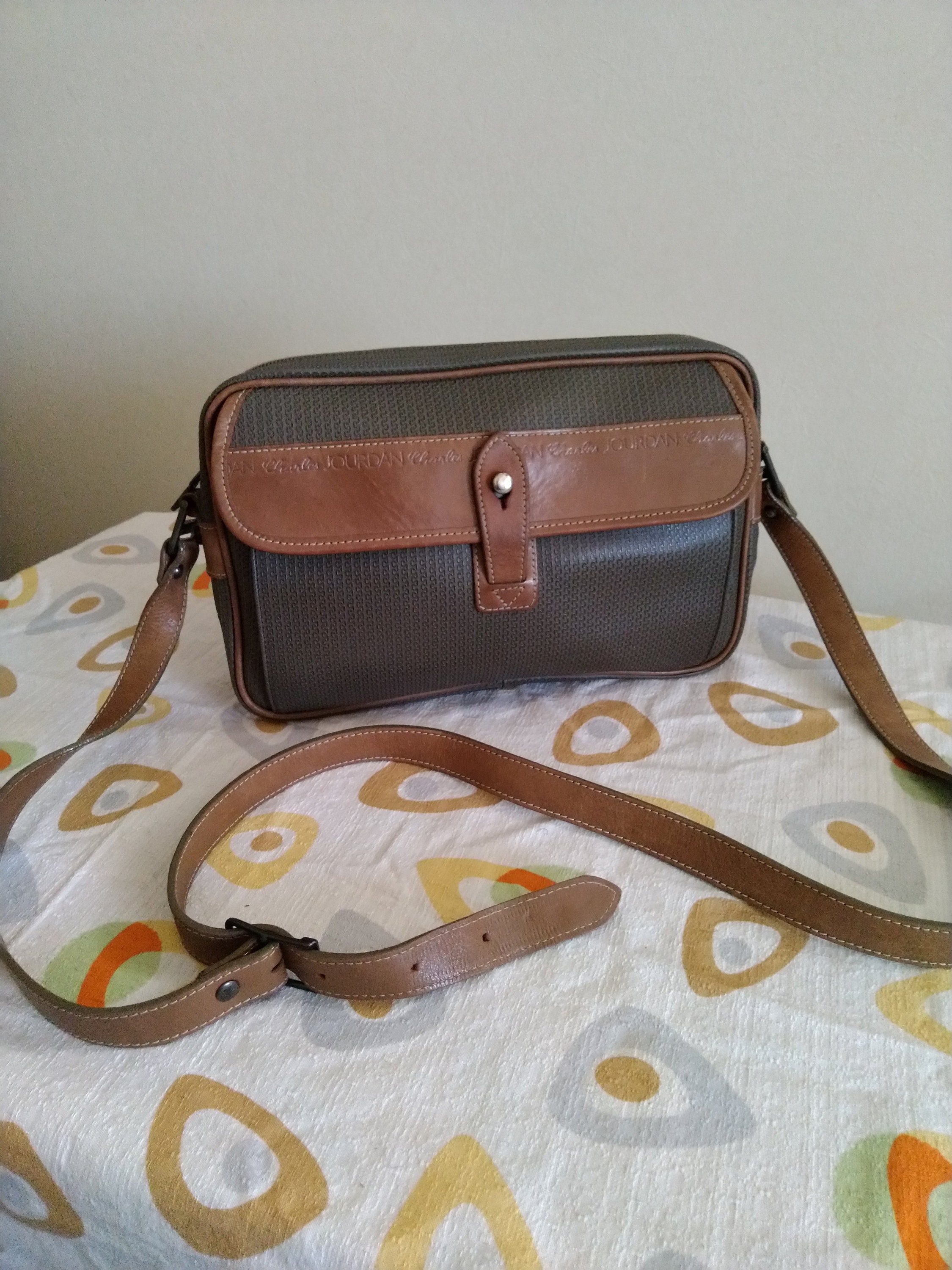 バッグ CHARLES JOUDAN Actif CHARLES JOURDAN Actif. Tan and Olive Vinyl and Leather