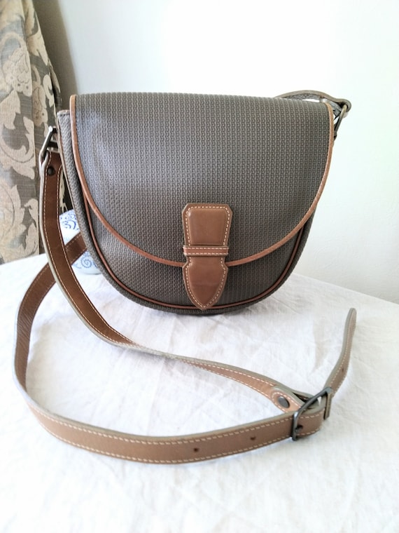 CHARLES JOURDAN Actif. Tan and Olive Vinyl and Leather CHARLES JOURDAN Actif. Tan and Olive Vinyl and Leather