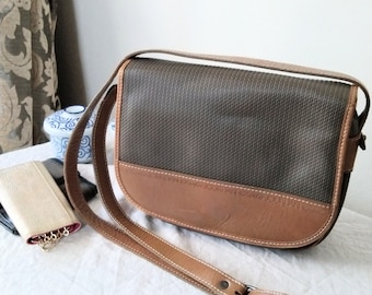 CHARLES JOURDAN Actif. Tan and olive vinyl and leather messenger style crossbody bag. Vintage. Good condition.