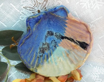 Shell Trinket plat -plat en céramique coquille - plat coquille faite à la main - décor de plage - plat coquille de palourdes - plat anneau - cadeau de moins de 20 # 25