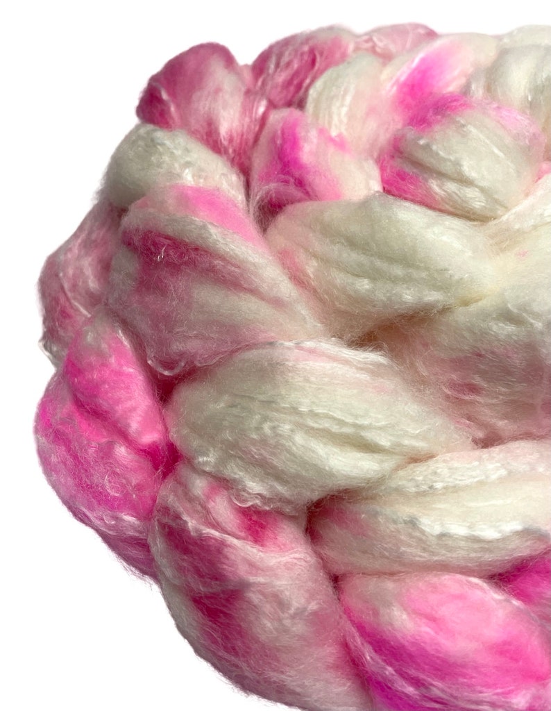 Pretty in Pink 5.5 oz Hand Dyed Roving Panda top superwash merino wool bamboo viscose nylon spinning fiber felting weaving nuno wool top afbeelding 2