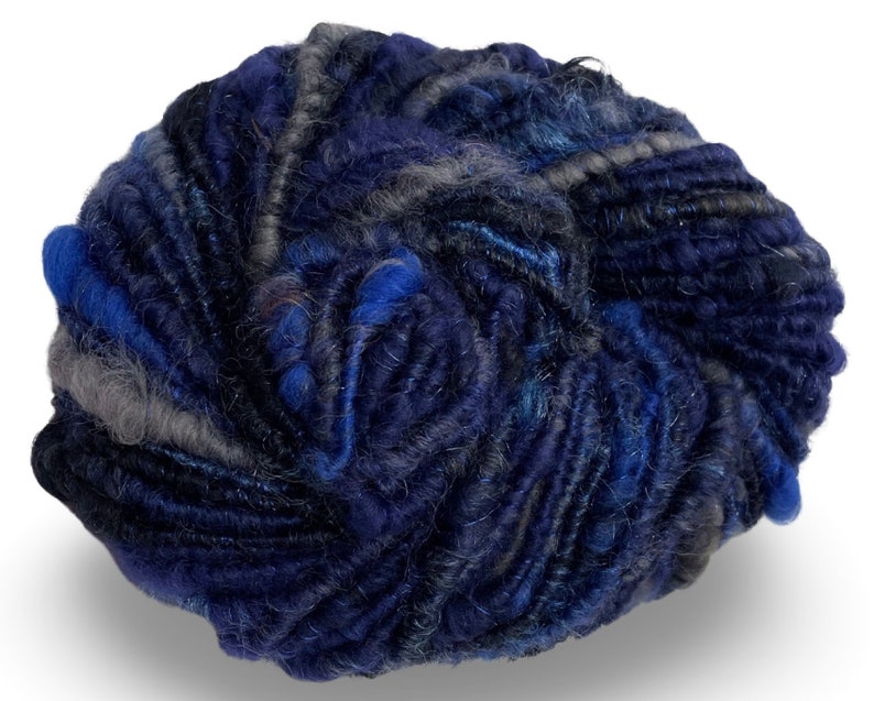 Super Bulky Handspun Yarn Blackened Blue 50 yardas negro gris corespun arte hilo brillo estrella de fuego merino lana tejido crochet imagen 2