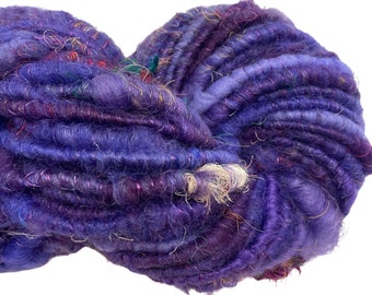 Super gros fil filé à la main sari pas sari violet, 56 mètres de fil d'art corespun laine mohair mèches fils de soie sari tissage de soie tricot au crochet