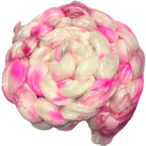 Pretty in Pink 5.5 oz Hand Dyed Roving Panda top superwash merino wool bamboo viscose nylon spinning fiber felting weaving nuno wool top afbeelding 1