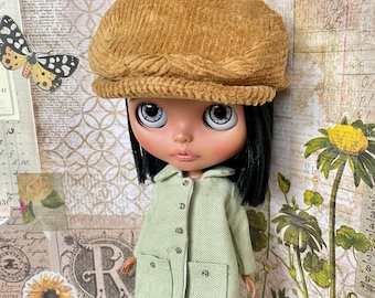 Blythe doll clothes, coat in pale green linen