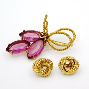 Lucite Rhinestone Floral Brooch, Pin, Vintage 1960-70s Fuchsia, Purple Rhinestone Jewelry