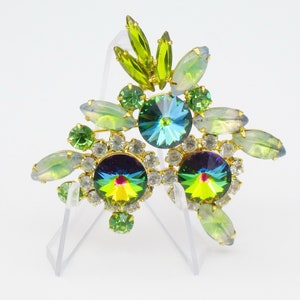 Rhinestone Brooch in Rivoli, Givre and Green Rhinestones, 1960s Vintage Jewelry