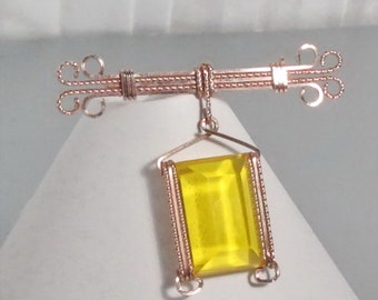 Horizontal Bar Pin With Yellow Beveled Lucite, Twisted Wire, 1950 Artisan Made Vintage Jewelry