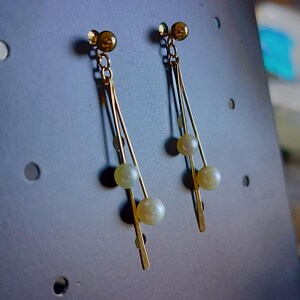 vintage 14K yellow gold and pearl minimalist dangle earings