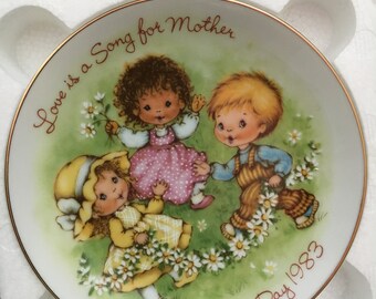 Vintage MOTHERS DAY 1983, Avon Mothers Day Plate, Plastic Easel, Original Box, Collectible Saucer, Colorful Picture