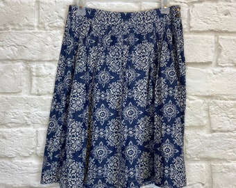 ANN TAYLOR LOFT Skirt Size 2, Vintage Skirt, Lightweight Blue White Denim Skirt, Side Zipper Snaps