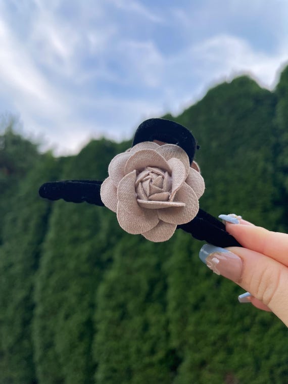 Elegant Black and Cream Floral Hair Clip Black & Ivory Flower Hair Claw Hair Clip Non Slip All Hair  main image 2