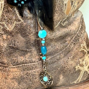 Ciondolo per stivali Western Boho con piume - Perline turchesi argentate - Ciondoli in argento - Ciondolo per borsa - round with turquoise