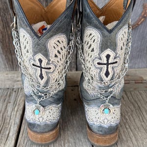 Cadenas para botas vaqueras Leo de plata turquesa con diseño de flor de calabaza: Joyería estilo western con brillo (par)