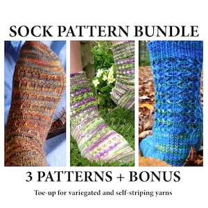 Op de afbeelding: Afbeelding van een sokkenpatroonbundel met drie verschillende sokontwerpen. De sokken zijn in tinten oranje, groen, paars en blauw. De tekst luidt "SOCK PATTERN BUNDLE" en "3 PATTERNS + BONUS". De onderste tekst zegt "Toe-up for variegated and self-striping yarns."