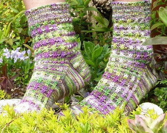 JABBERSOCKY - sock knitting pattern - toe-up and perfect for variegated yarns