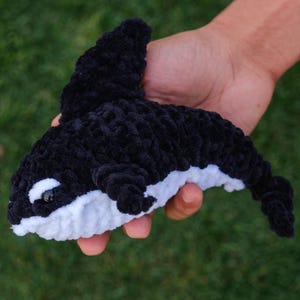 Orca Crochet Mini-Plush Handmade Knit Killer Whale Amigurumi, Soft Huggable Plushie, Birthday Ocean Gift, Perfect for Marine animal lovers!