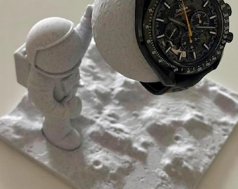 Astronaut watch holder for any wristwatch, Moonswatch and Omega – decorative watch holder – gift for watch collectors & space enthusiasts – watch winder