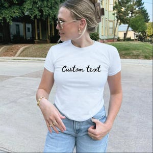 Mode personnalisée de l'an 2000, t-shirt bébé personnalisé, t-shirt bébé tendance, cadeau pour elle, chemise personnalisée, haut court personnalisé, haut court personnalisé an 2000, cadeau pour petite amie