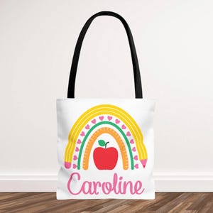 Sac fourre-tout personnalisé pour filles, cadeau de rentrée pour les filles, préscolaire/maternelle/garderie/maternelle fourre-tout avec nom et motif arc-en-ciel
