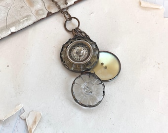 Colgante de botón vintage, joya soldada única en su tipo