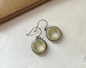 Boucles d'oreilles créoles jaunes translucides vintage des années 70, bijoux soudés légers