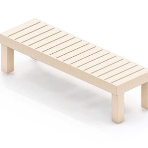 Puede incluir: Banco de madera de color claro con asiento de listones y cuatro patas cuadradas. El banco es de madera clara y est&aacute; sobre un fondo blanco. El banco mide aproximadamente 152 cm de largo.