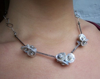 Collier de barre en argent sterling, bijoux de mariage de perles organiques, collier de perles en argent sterling, collier de déclaration inspiré de la nature.