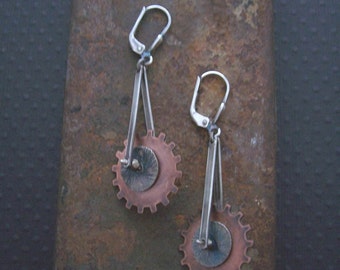 Mixed metal Steampunk gear earrings - Kinetic jewelry  - Steampunk earrings - Pendulum collection