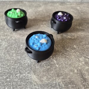 Halloween Cauldron Clicker, 3D printed black fidget, witchy desk decor
