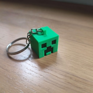 Minecraft Creeper Keychain – 3D Printed Pixel Gamer Gift