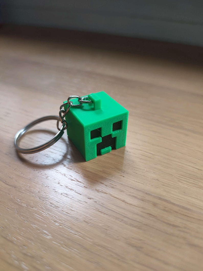 Minecraft Creeper Keychain – 3D Printed Pixel Gamer Gift