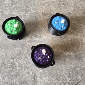Halloween Cauldron Clicker, 3D printed black fidget, witchy desk decor