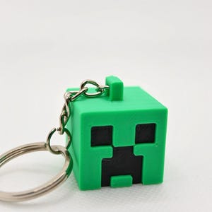 Minecraft Creeper Keychain – 3D Printed Pixel Gamer Gift