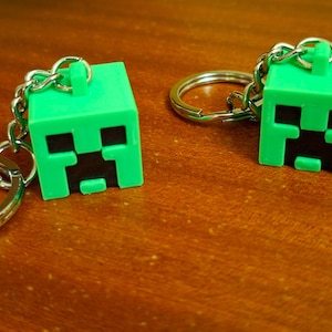 Minecraft Creeper Keychain – 3D Printed Pixel Gamer Gift