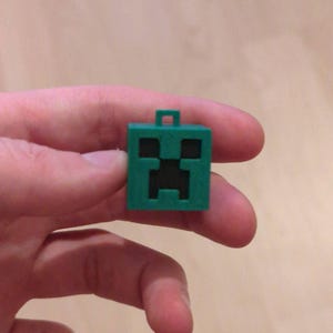 Minecraft Creeper Keychain – 3D Printed Pixel Gamer Gift