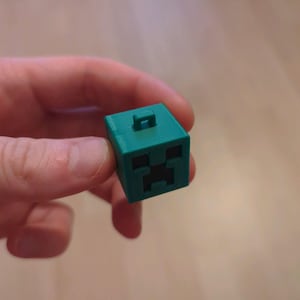 Minecraft Creeper Keychain – 3D Printed Pixel Gamer Gift