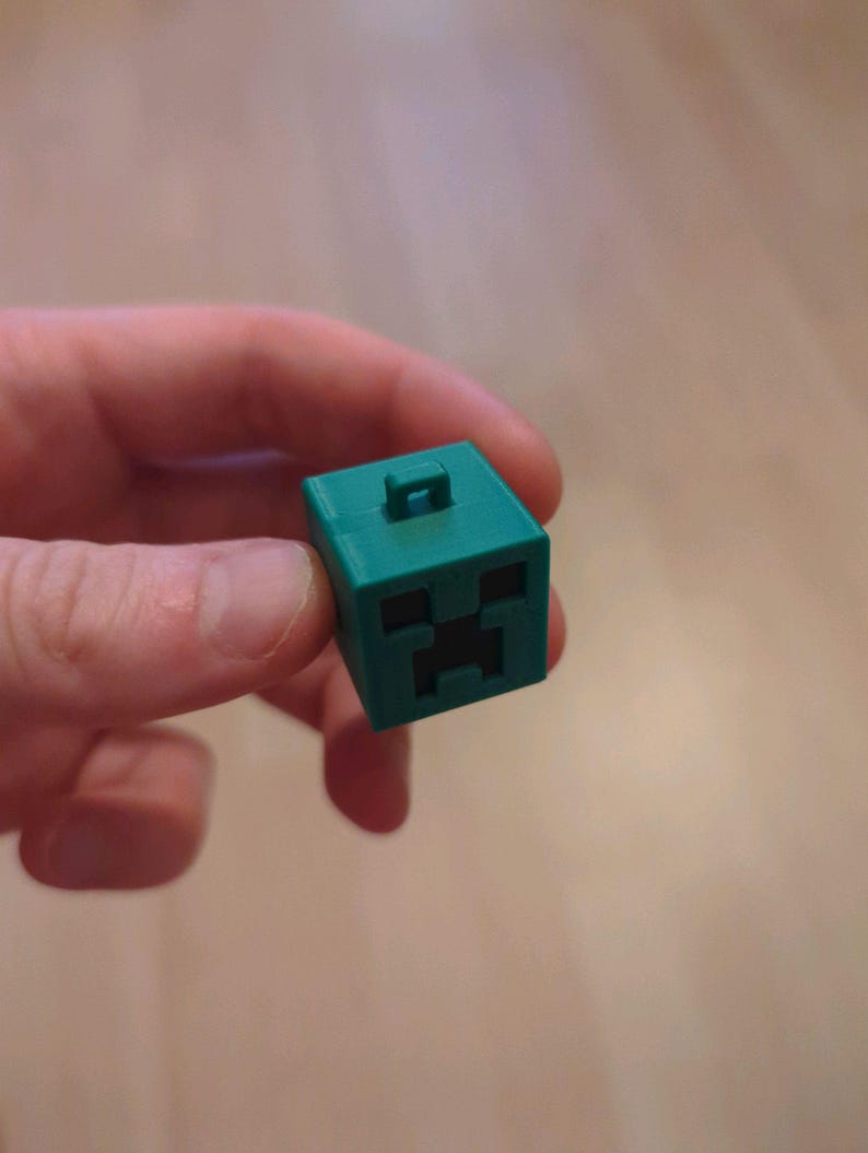 Minecraft Creeper Keychain – 3D Printed Pixel Gamer Gift