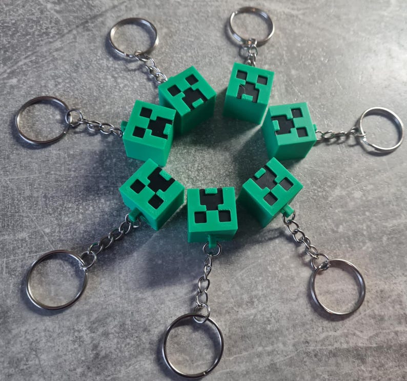 Minecraft Creeper Keychain – 3D Printed Pixel Gamer Gift