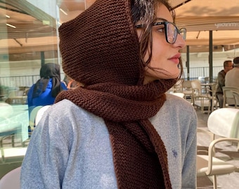Handgemaakte bruine sjaal met capuchon, grof gebreide wollen wintersjaal, gezellige omslagdoek in Edna-stijl als cadeau